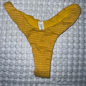 San Lorenzo bikini bottom size large yellow